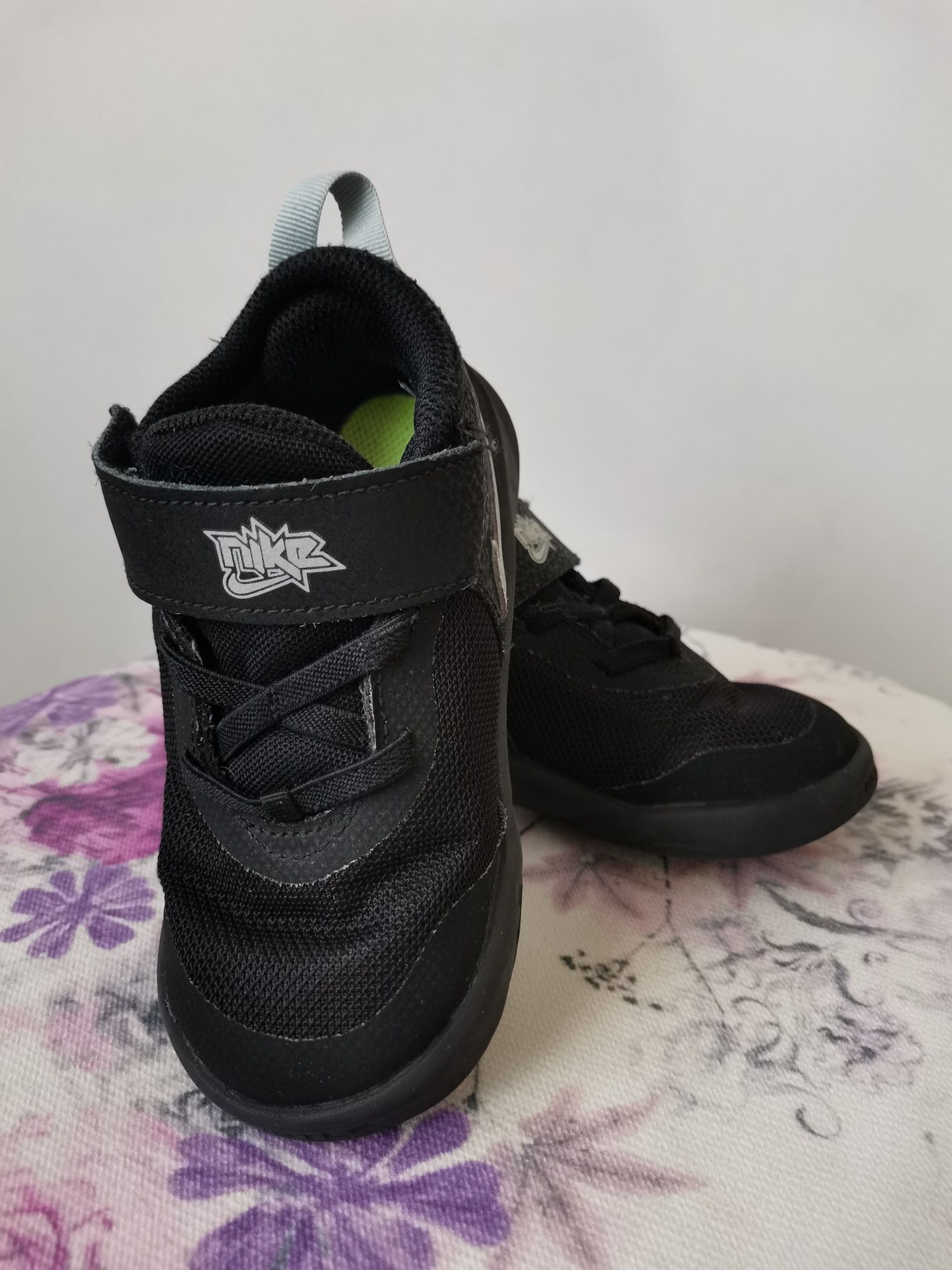 Маратонки NIKE TEAM Hustle D 10 EUR 26