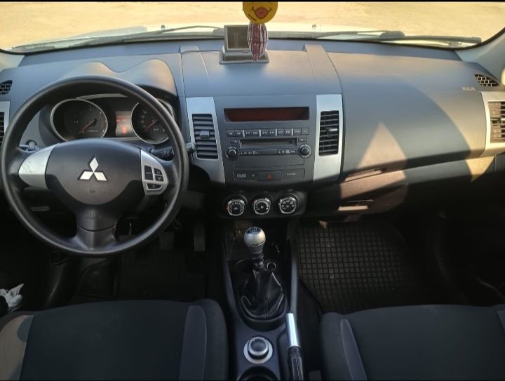 Vând  Mitsubishi Outlander 4x4  2013
