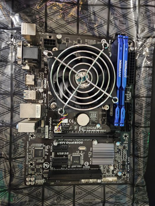 Дънна платка GIGABYTE GA-H97M-HD3 Socket 1150/ Intel I5 4590/ 16gb RAM