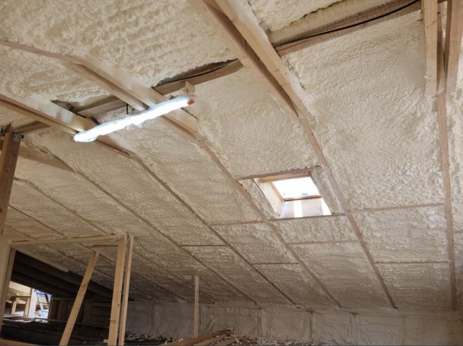 Izolație Termica cu Spumă poliuretanică