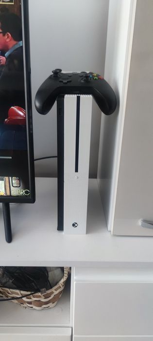 Xbox one S плюс 10 игри