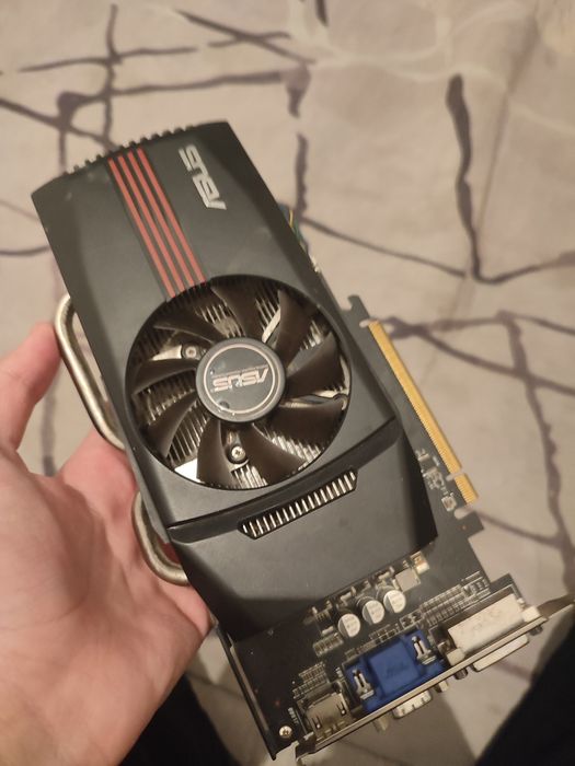 Продам видеокарту AMD Radeon HD 6770