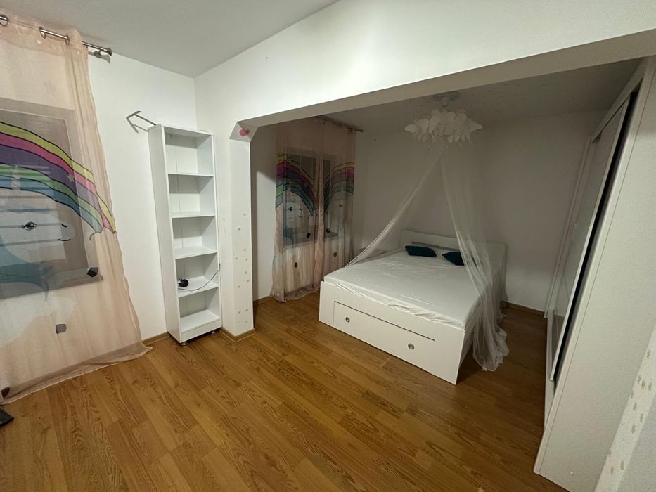 Inchiriere penthouse 160 m2 -Micro 3  3000 / luna