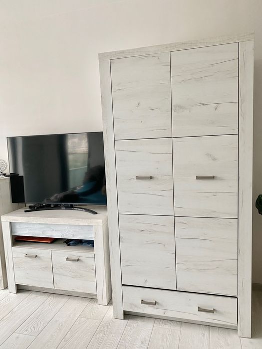 Двукрилен гардероб и тв шкаф