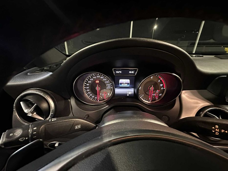 Mercedes CLA 220D an 2016