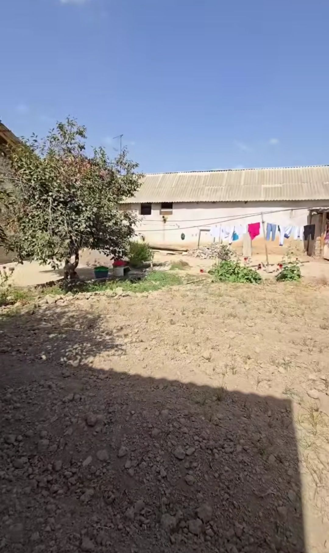Uchastka yer sotiladi