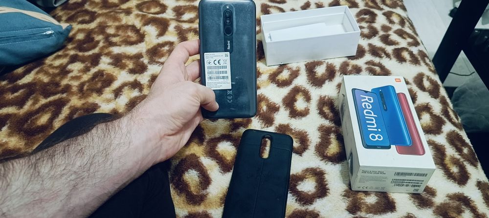 продам смартфон Redmi 8