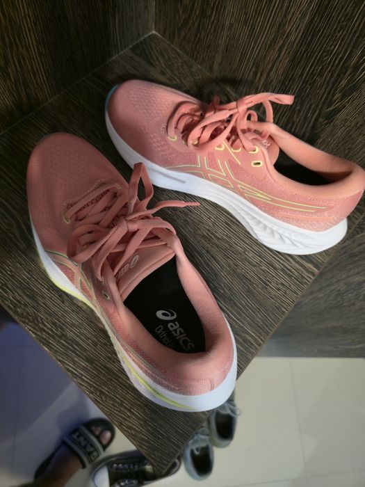 Asics stratus roz nou 39 dar merg la 37 38
