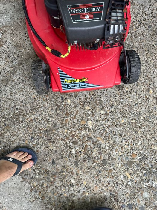 Masina tuns gazon iarbă