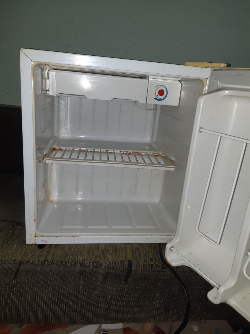 Мини бар (холодилник)