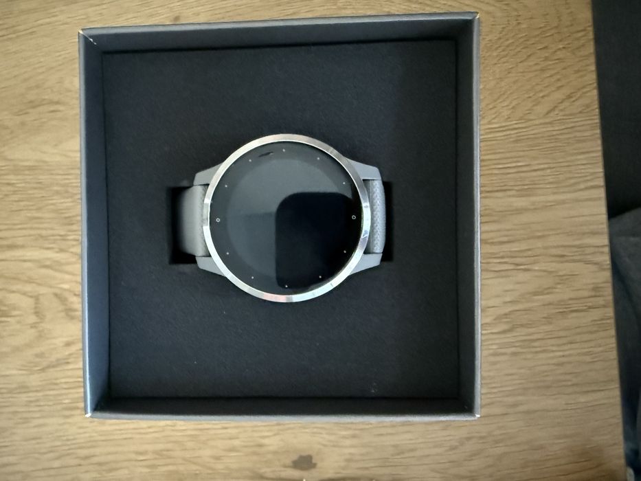 Часовник Garmin Vivoactive 4S