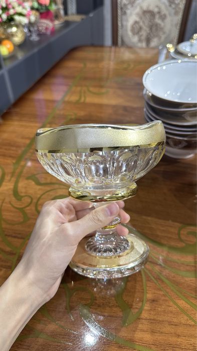 Комплект посуда сотилади . Холати зор. 12 персоналик