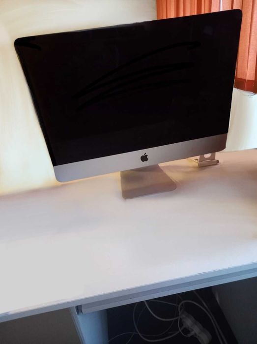 Vand Sistem PC All in One APPLE iMac 21.5 inch, macOS Catalina 2021