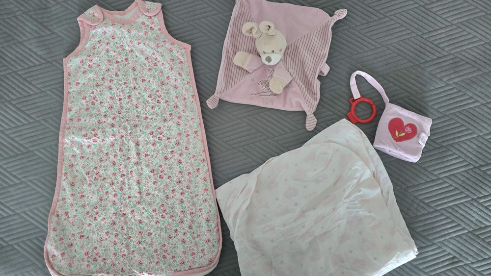 Set bebeluși cearșaf cu sac de dormit