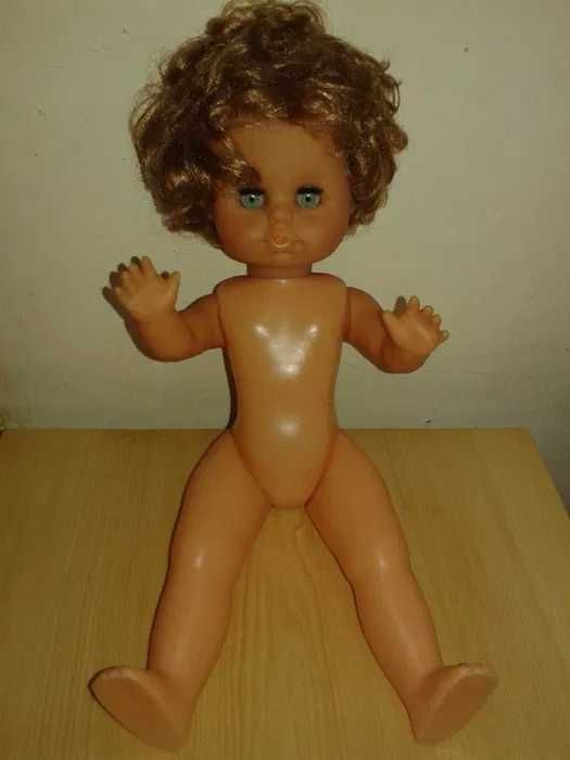 Papusa de colectie cu numar de serie