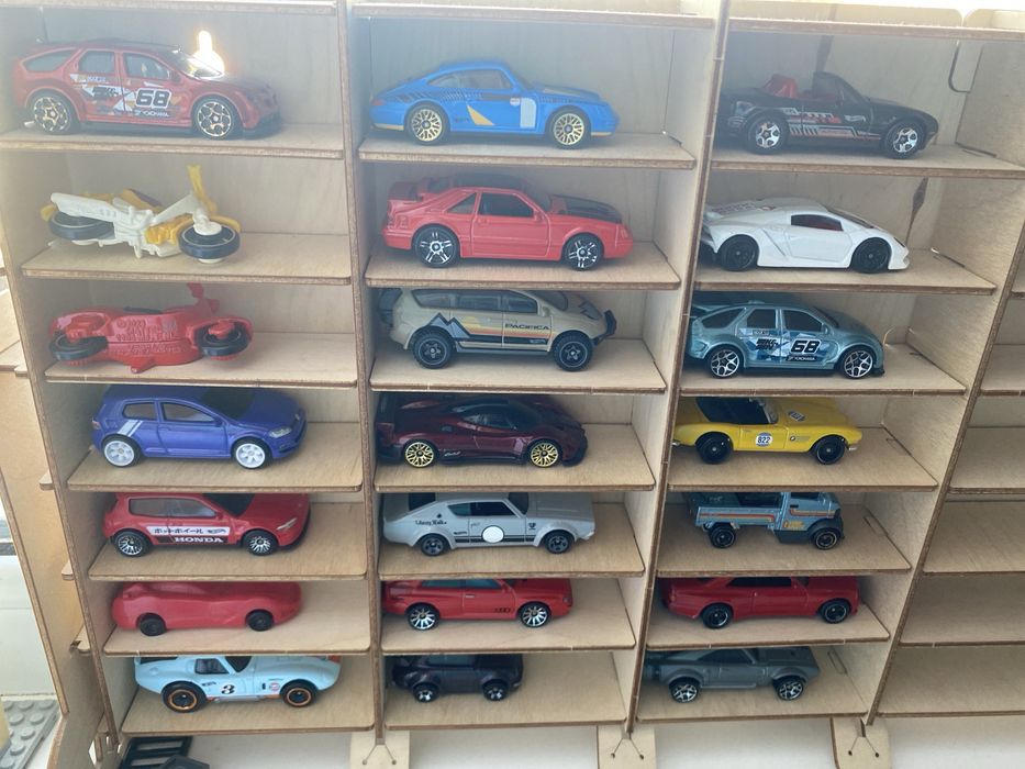 Коллекционные машинки Hot Wheels