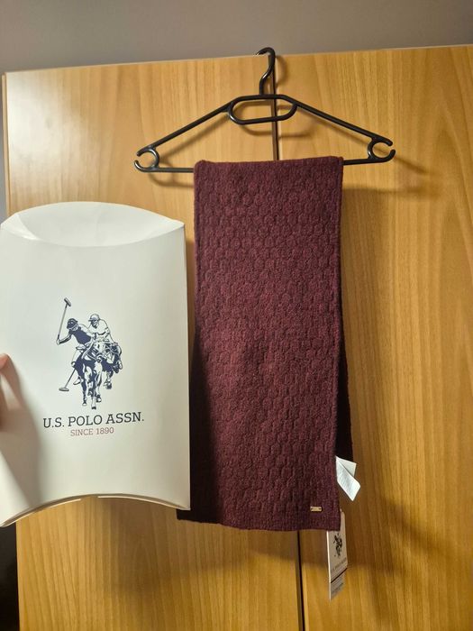 Vand fular rosu inchis, US Pollo Assn, nou cu cutie de cadou