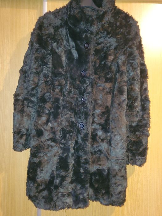 Vand haina de blana artificiala