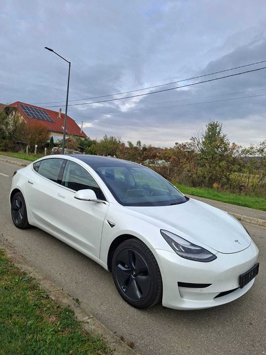Tesla Model 3 Standard Range Plus 2020