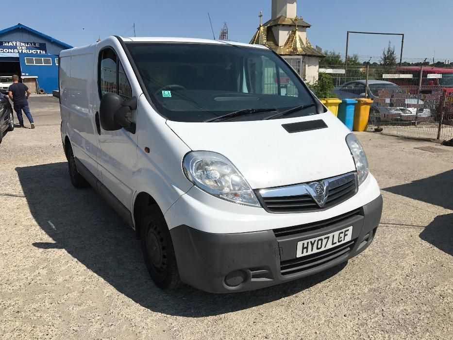 Dezmembrez Opel Vivaro / Renault Trafic 2,0 cdti 2008