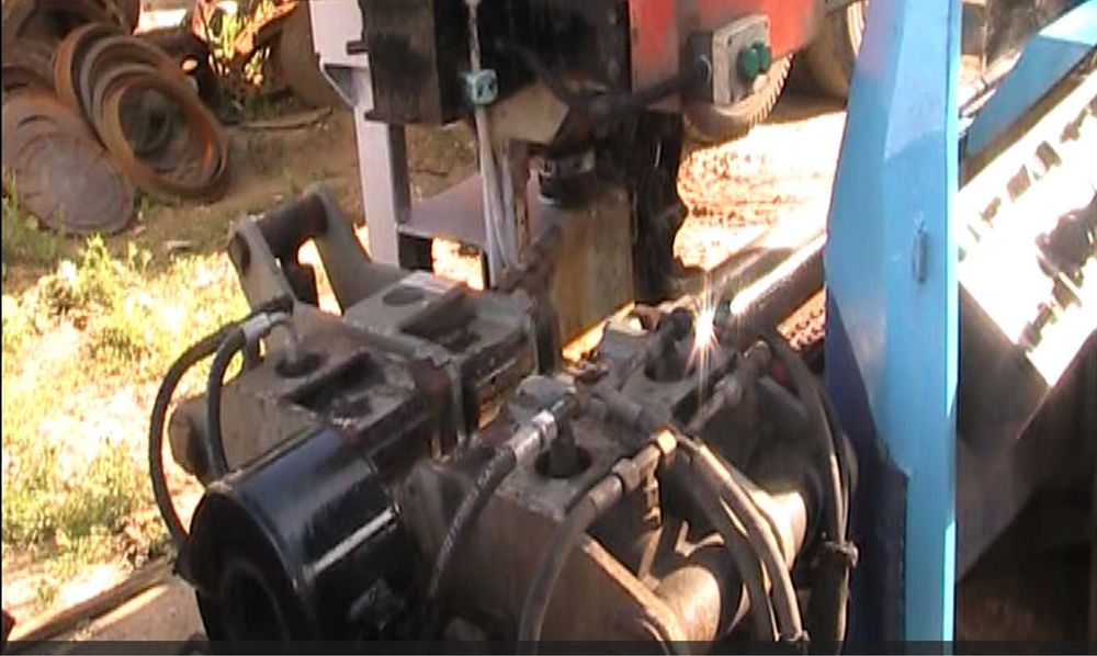 GRUNDODRILL 15X Машина за хоризонтален сондаж 15 тона със удар 28 тона