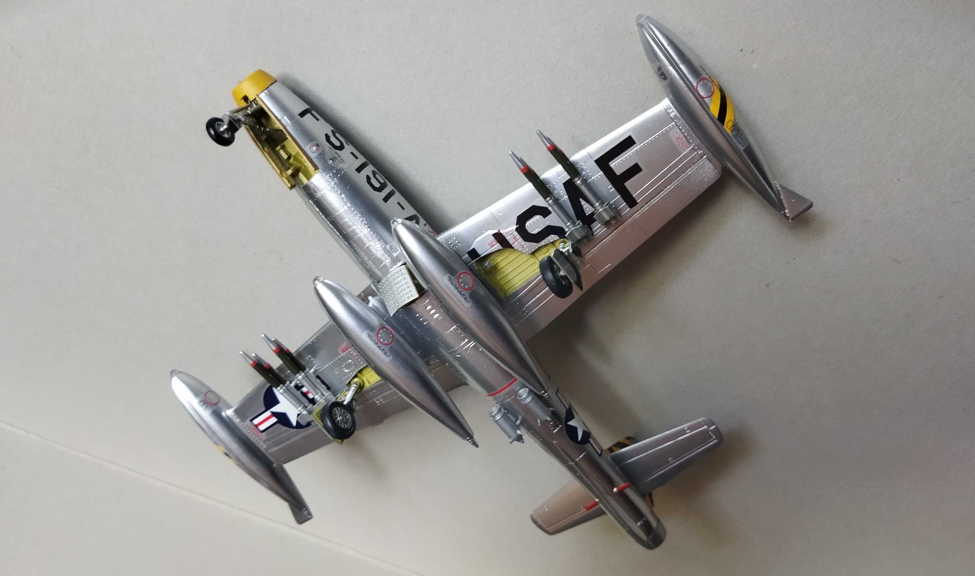 модель самолёта F-84E 1/72 Academy наглядное пособие