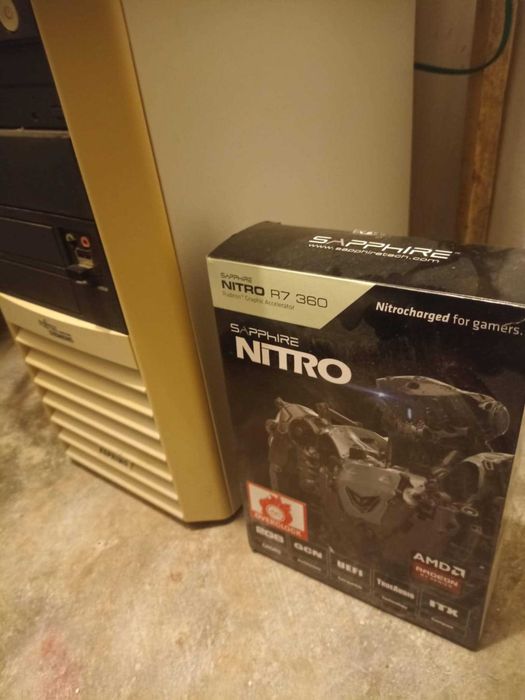 Unitate pc cu procesor  I3  cu  placa video NITRO SAPHIRE R7 360