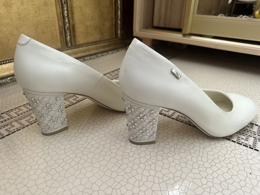 Продаются свадебные туфли 40 Размер