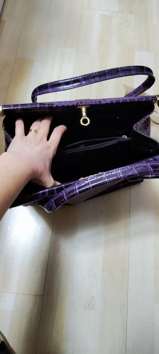 Geanta piele naturala lăcuită mov