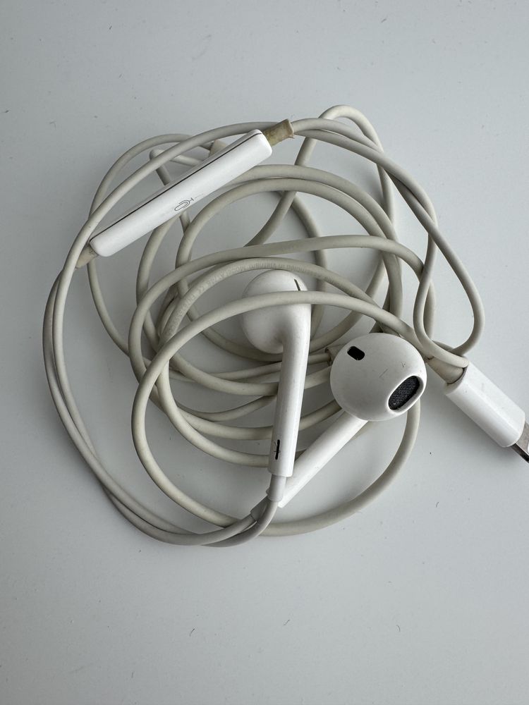 Слушалки с кабел Apple