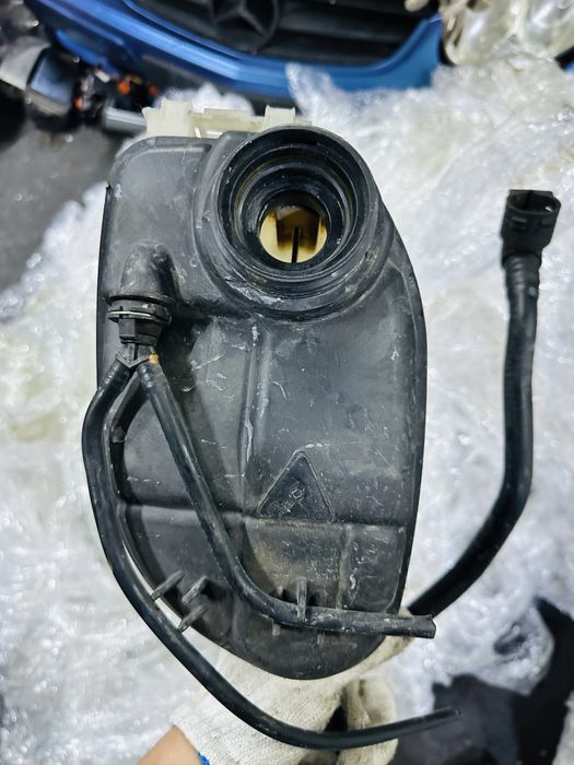 W246 B class расширительный бачок антифриза бу оригинал авторазбор