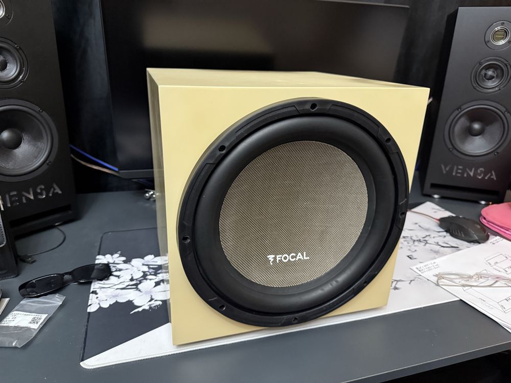 Сабвуфер Focal с коробом