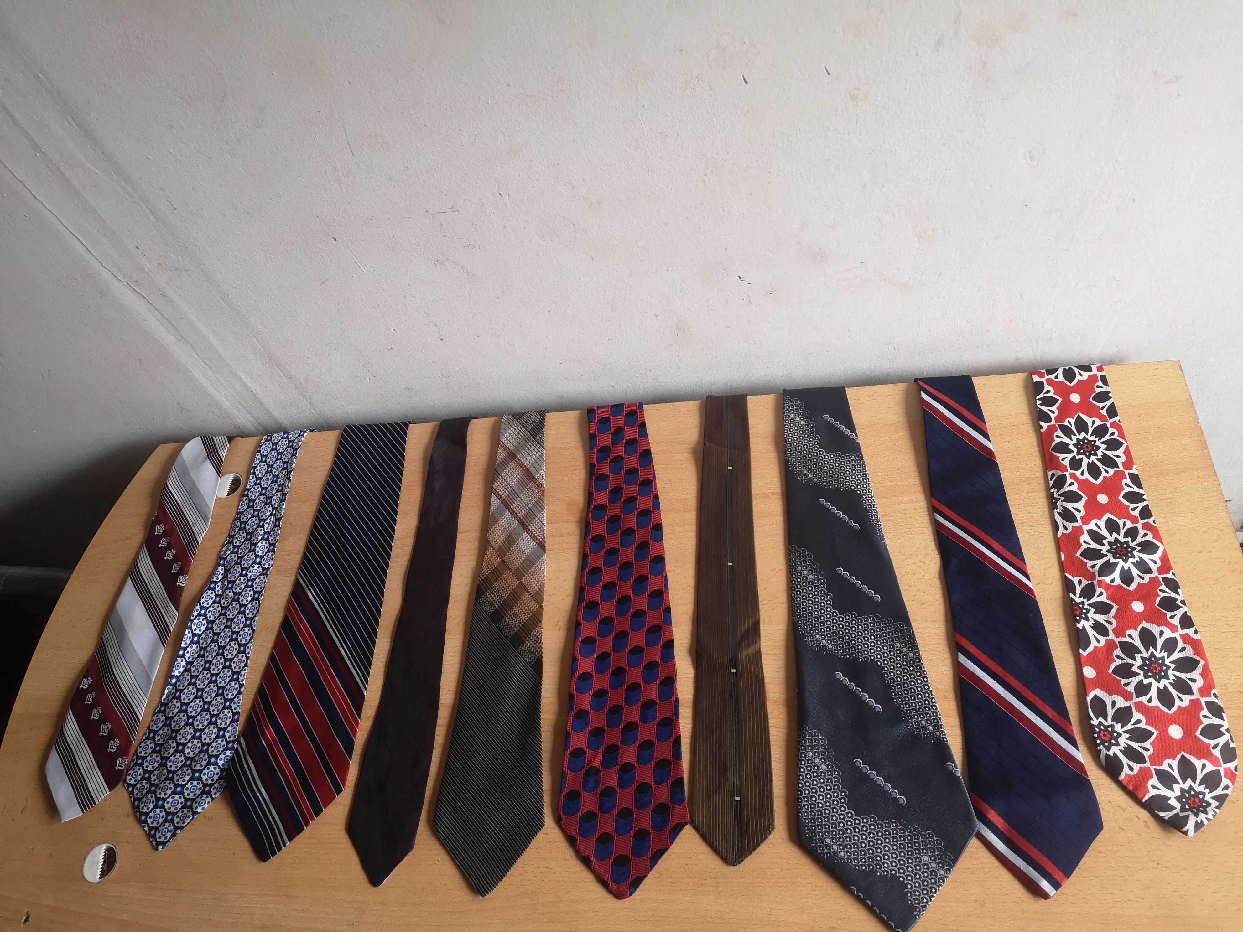 Cravată vintage  .