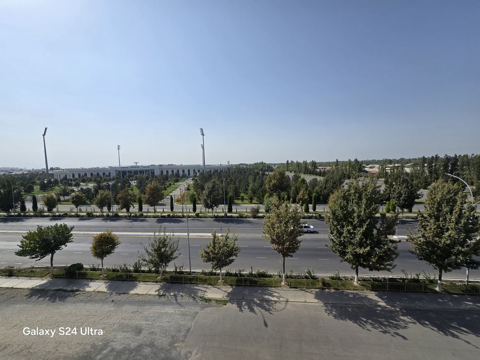 2 xona sotiladi 10000 $ istiklol stadionda