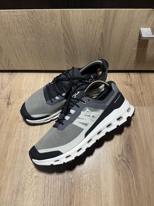 On cloud sneakers (42,5)