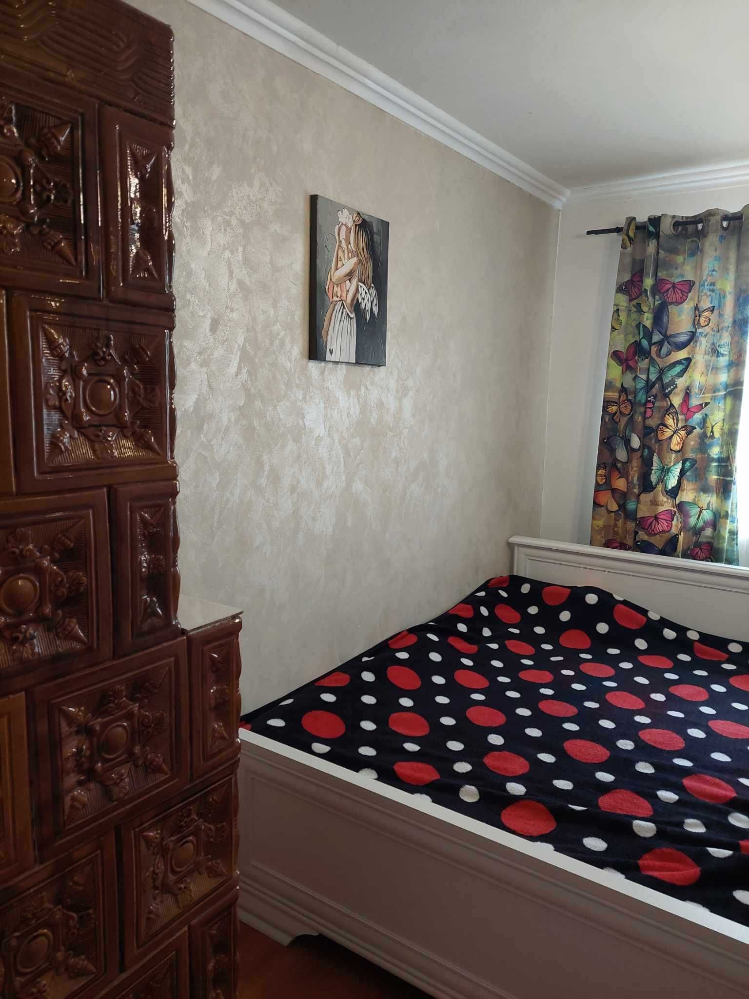 Vând Apartament 4 camere _zona centrala a Orașului Roznov!