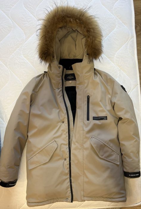 Продам детские зимние куртки