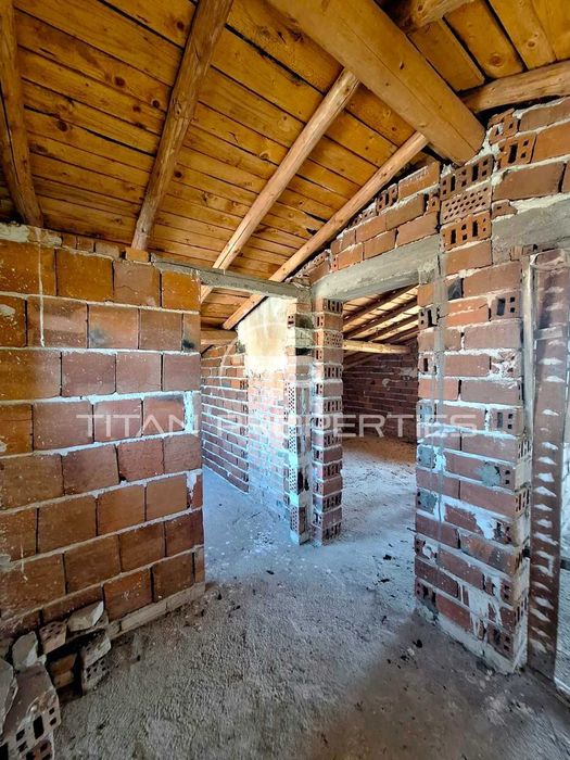 Двуетажна къща в Беловица