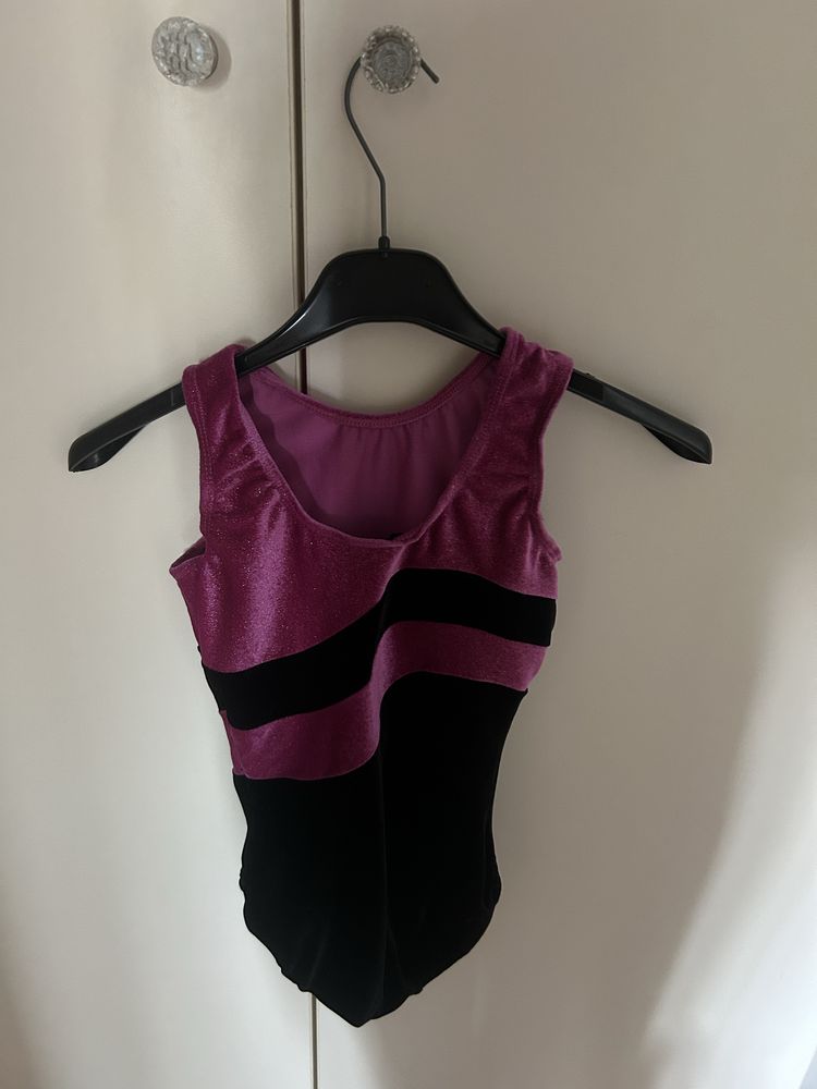 Costum gimnastica artistica