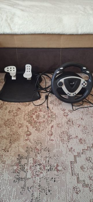 Vând volan cu  pedale Gaming