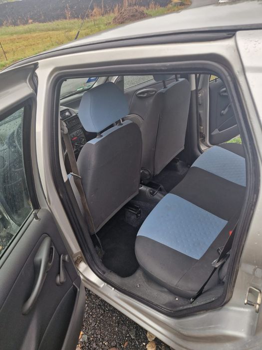 Vând Fiat Punto 2005