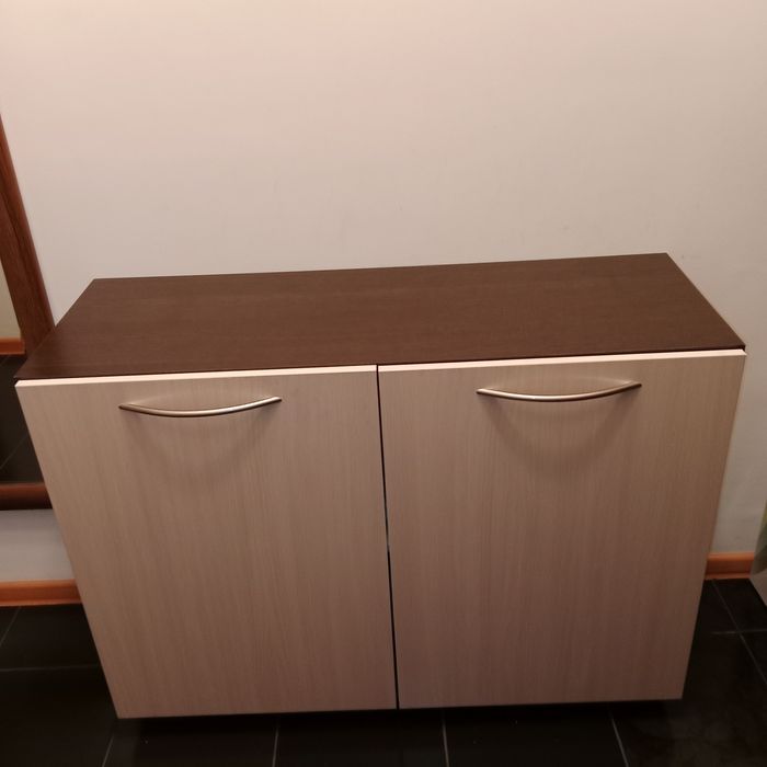 Тумбовый шкаф на ножках