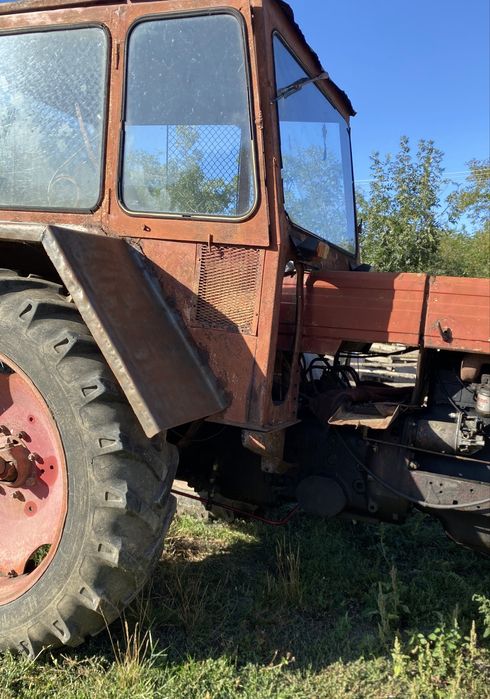 Vând tractor UTB650