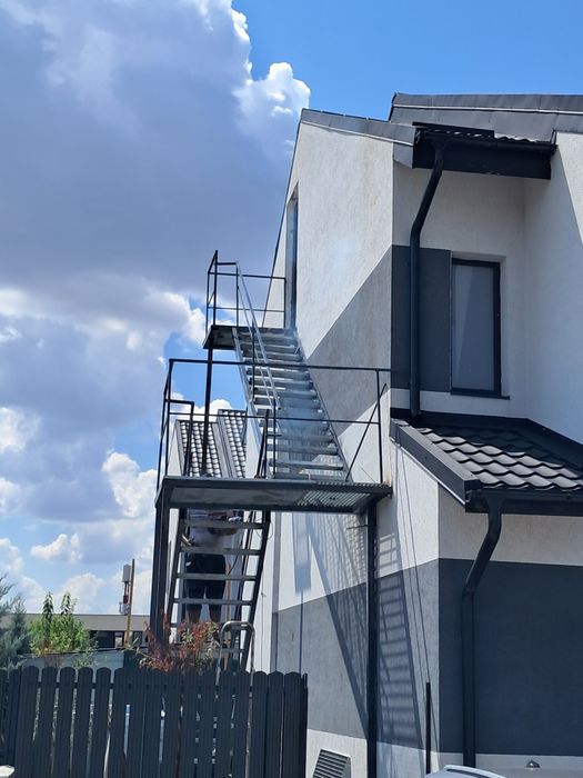 Scări zincate durabile și sigure. Montaj profesional, ne deplasăm în t