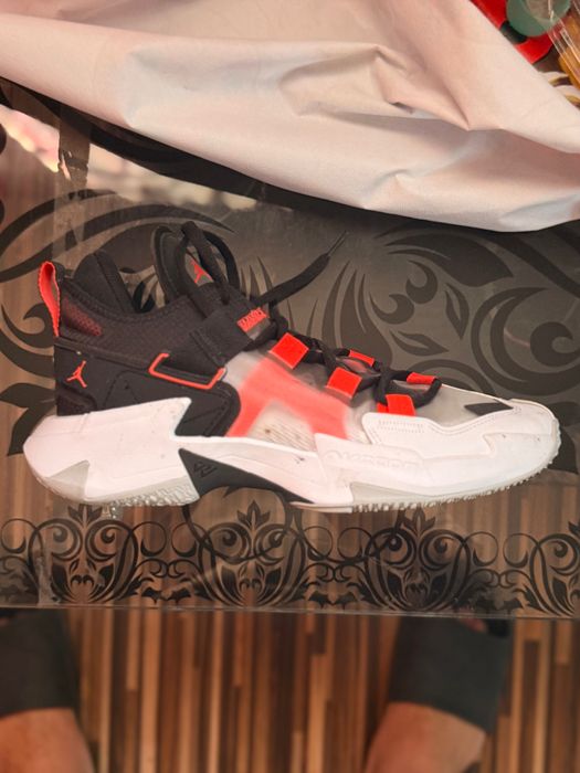 Vând adidasi Jordan mărimea 44