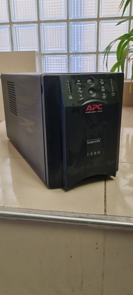 Ups Stabilizator Sursa centrale lemne APC 1500 VA