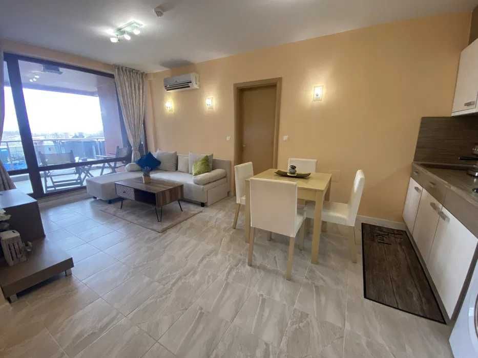 Дава се под наем Тристаен апартамент в Поморие - 100 кв.м за 100 € - Снимка #1