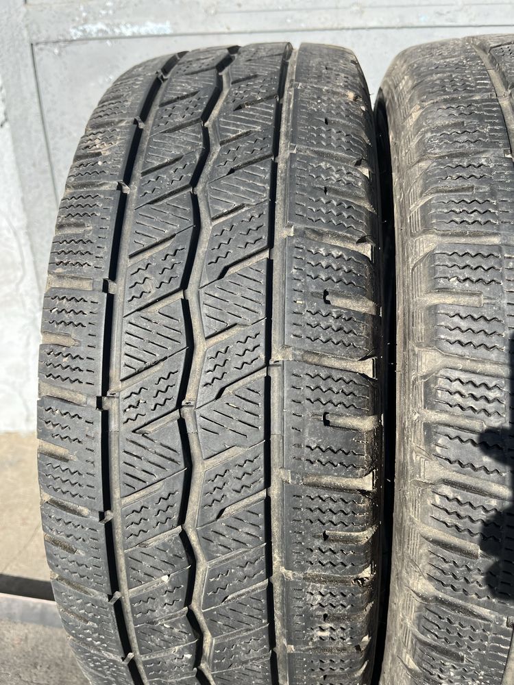 2 бр. зимни гуми за бус 215/65/16C Hankook 6/7 mm DOT 3519/3621