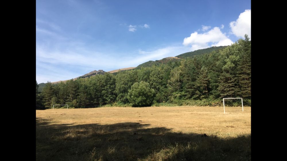 Земя - гори, село Антон, до стадион, на Подбалканският път