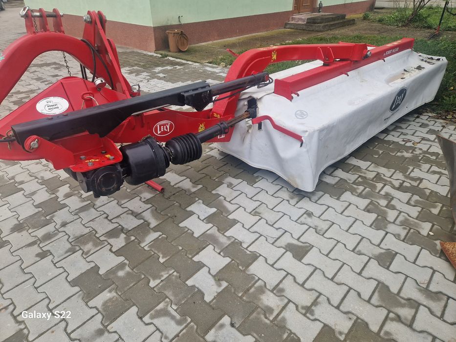 Vând cositoare Lely